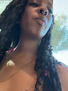 Snapshot of Your_Paris chatting on 03.01.26 Your Paris online show from 03.01.26