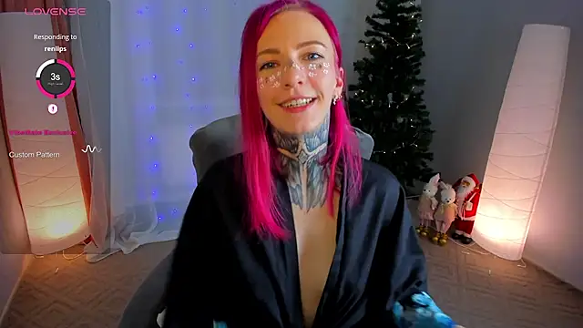 Snapshot of Roxy_____ chatting on 12.13.24 Roxy      online show from 12.13.24