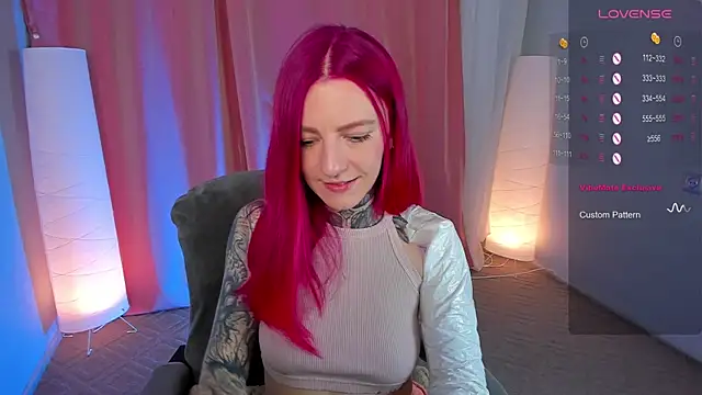 Snapshot of Roxy_____ chatting on 02.06.25 Roxy      online show from 02.06.25