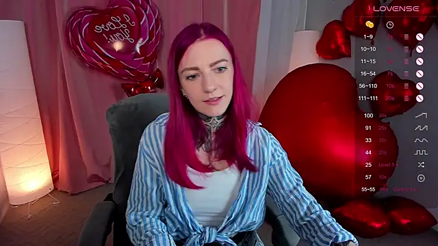 Snapshot of Roxy_____ chatting on 02.13.25 Roxy      online show from 02.13.25
