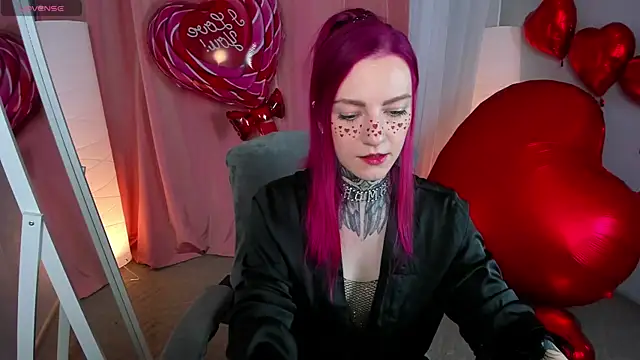 Snapshot of Roxy_____ chatting on 02.14.25 Roxy      online show from 02.14.25