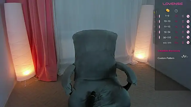 Snapshot of Roxy_____ chatting on 02.21.25 Roxy      online show from 02.21.25