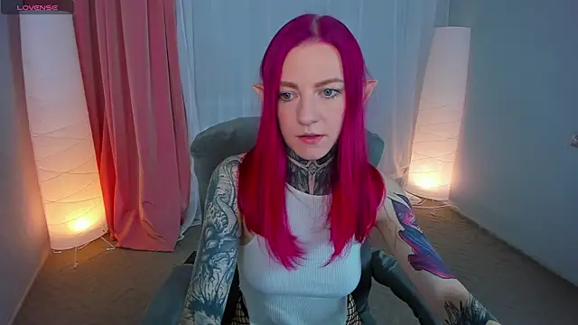 Snapshot of Roxy_____ chatting on 02.21.25 Roxy      online show from 02.21.25
