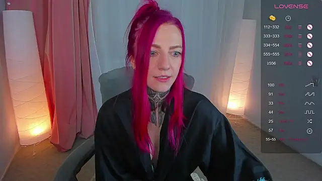 Snapshot of Roxy_____ chatting on 02.28.25 Roxy      online show from 02.28.25