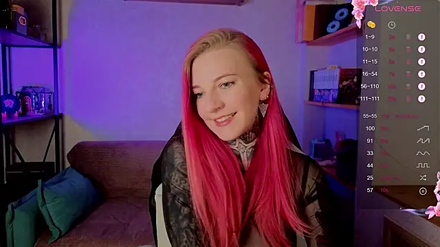 Snapshot of Roxy_____ chatting on 10.04.25 Roxy      online show from 10.04.25