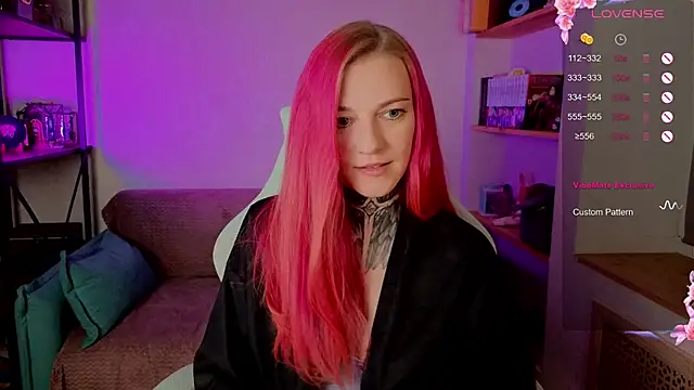 Snapshot of Roxy_____ chatting on 10.05.25 Roxy      online show from 10.05.25