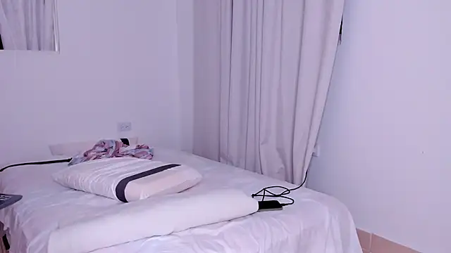 Snapshot of california_0 chatting on 01.11.25 california 0 online show from 01.11.25