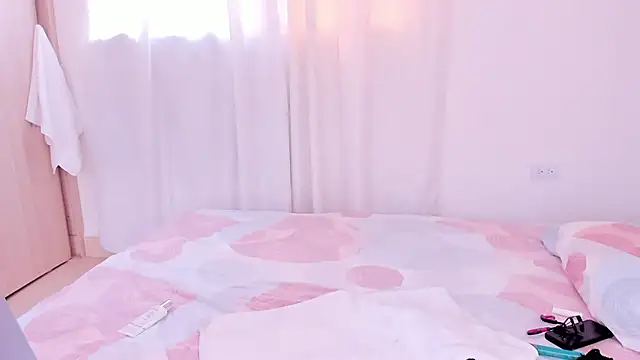 Snapshot of california_0 chatting on 02.07.25 california 0 online show from 02.07.25