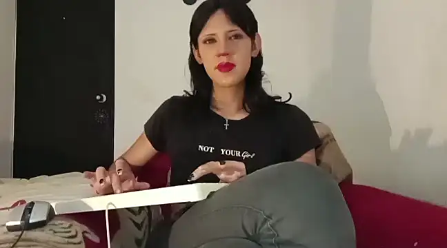 Snapshot of lucydreamm chatting on 12.17.24 lucydreamm online show from 12.17.24