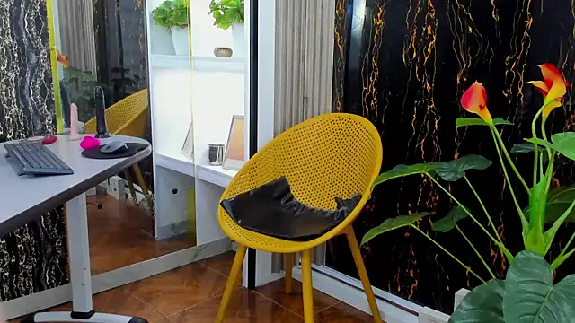 MissEscarleth online show from 01.10.25