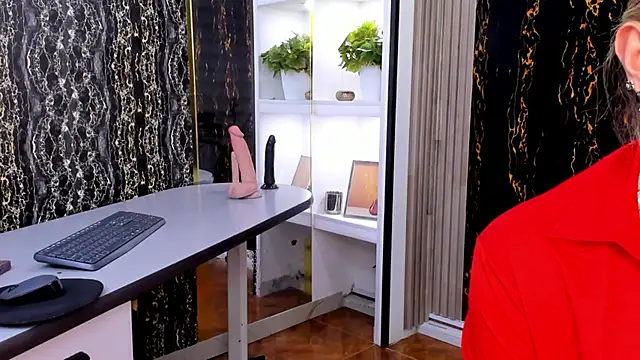 MissEscarleth online show from 01.14.25