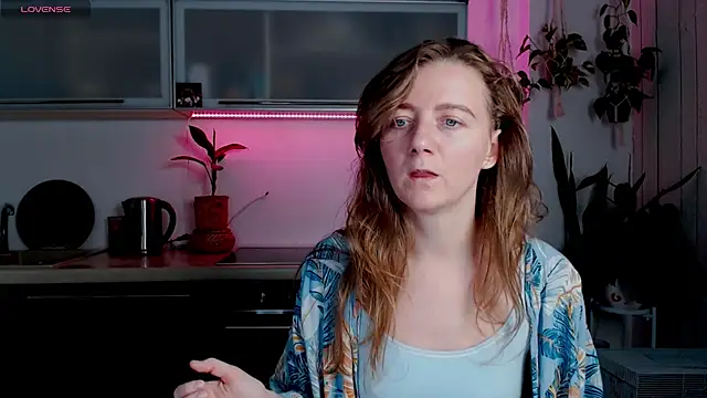 Snapshot of Elly_Helly chatting on 11.05.25 Elly Helly online show from 11.05.25