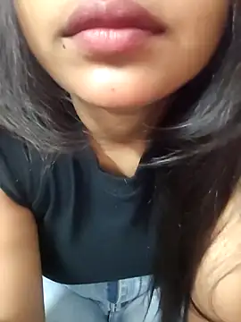 Snapshot of MohiniHott chatting on 02.13.25 MohiniHott online show from 02.13.25