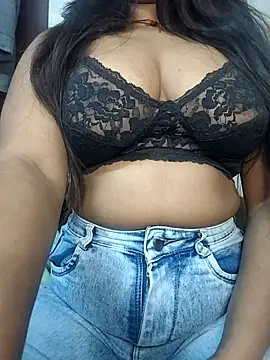 Snapshot of MohiniHott chatting on 02.14.25 MohiniHott online show from 02.14.25