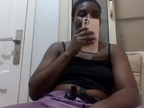 Snapshot of queenzuena chatting on 05.28.26 queenzuena online show from 05.28.26