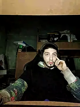 Snapshot of kleineid77 chatting on 03.31.26 kleineid77 online show from 03.31.26