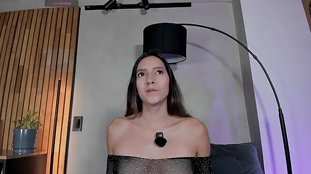 Snapshot of honeyhot69__ chatting on 09.18.25 honeyhot69   online show from 09.18.25