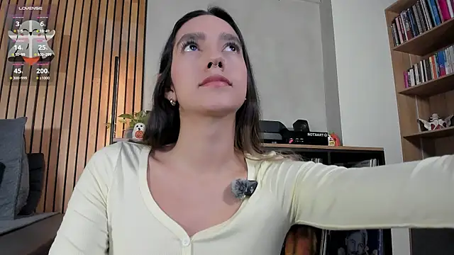 Snapshot of honeyhot69__ chatting on 10.14.25 honeyhot69   online show from 10.14.25