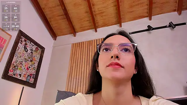Snapshot of honeyhot69__ chatting on 04.23.26 honeyhot69 online show from 04.23.26