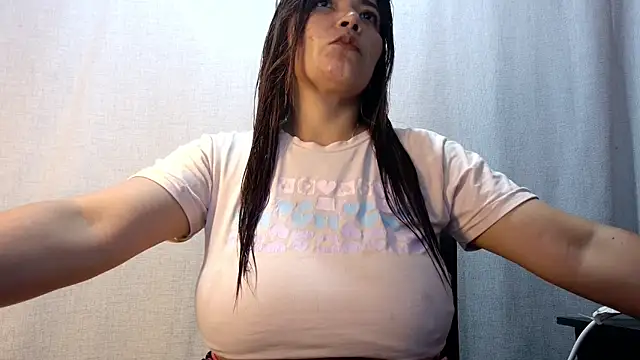 Snapshot of tara_rios chatting on 05.08.26 tara rios online show from 05.08.26