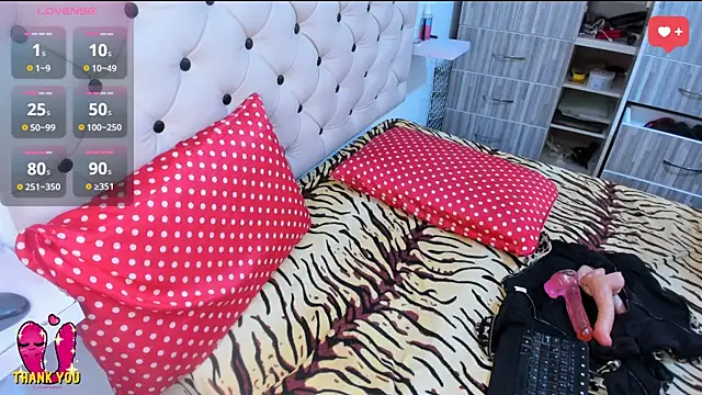 Krystal Cruz online show from 02.11.25