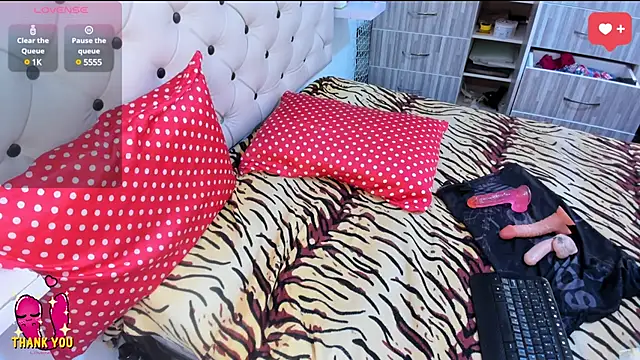 Krystal Cruz online show from 02.15.25