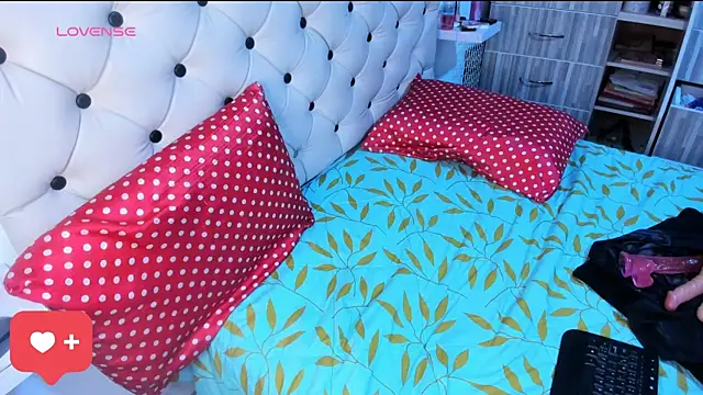 Krystal Cruz online show from 03.15.25