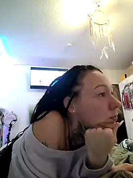 Snapshot of Scherana chatting on 12.04.24 Scherana online show from 12.04.24
