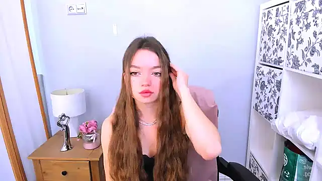 GraceLips online show from 03.19.25