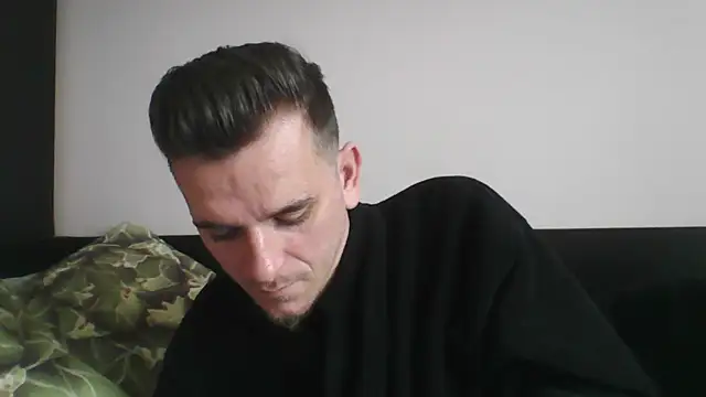 Snapshot of Huge_cock22cm chatting on 03.02.25 Huge cock22cm online show from 03.02.25