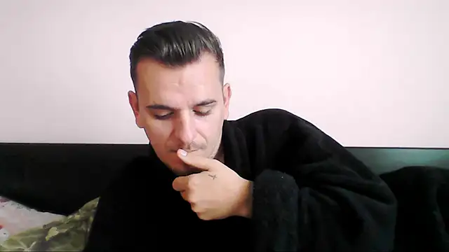 Snapshot of Huge_cock22cm chatting on 09.29.25 Huge cock22cm online show from 09.29.25