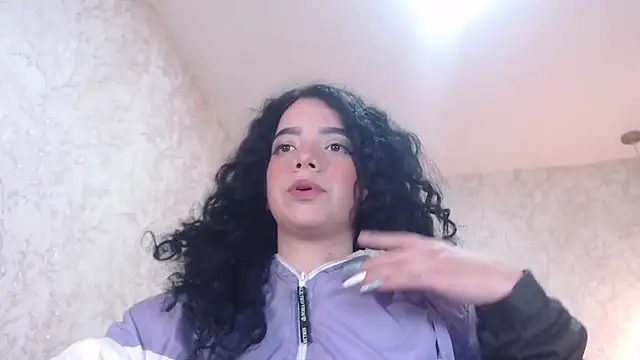 Snapshot of EmmaCowperr chatting on 01.04.25 EmmaCowperr online show from 01.04.25