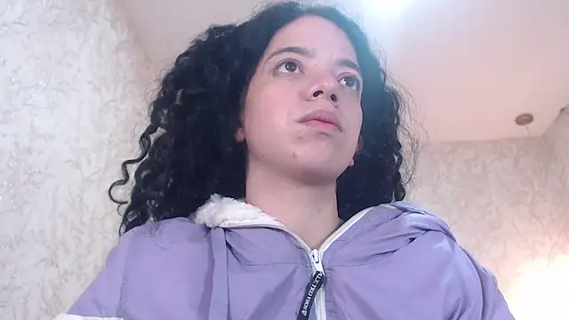 Snapshot of EmmaCowperr chatting on 01.05.25 EmmaCowperr online show from 01.05.25