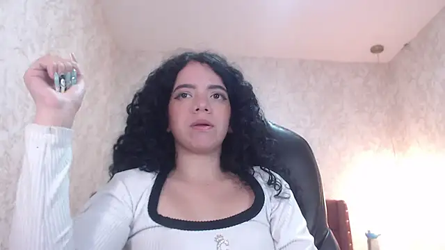 Snapshot of EmmaCowperr chatting on 01.05.25 EmmaCowperr online show from 01.05.25