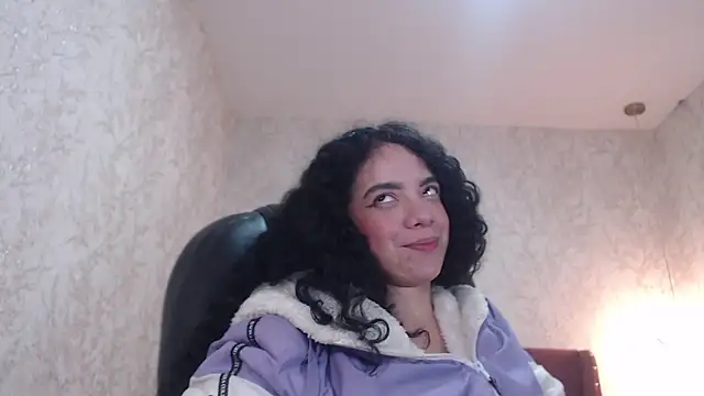 Snapshot of EmmaCowperr chatting on 01.07.25 EmmaCowperr online show from 01.07.25