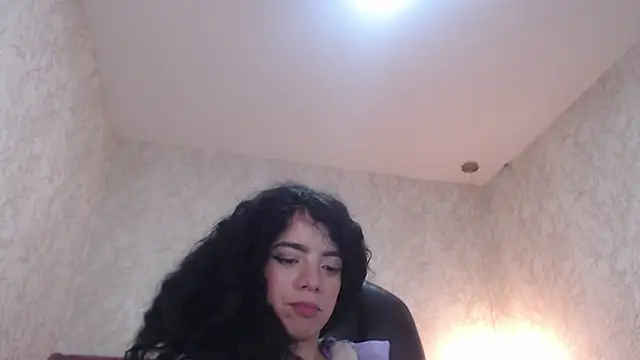 Snapshot of EmmaCowperr chatting on 01.08.25 EmmaCowperr online show from 01.08.25