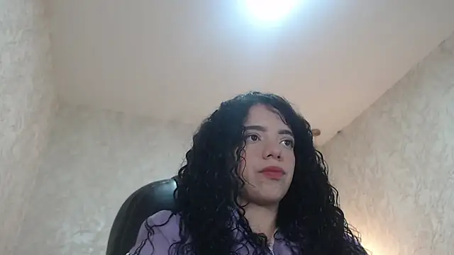 Snapshot of EmmaCowperr chatting on 01.09.25 EmmaCowperr online show from 01.09.25