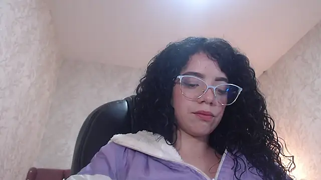 Snapshot of EmmaCowperr chatting on 01.09.25 EmmaCowperr online show from 01.09.25