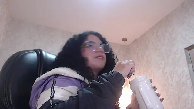 Snapshot of EmmaCowperr chatting on 01.09.25 EmmaCowperr online show from 01.09.25