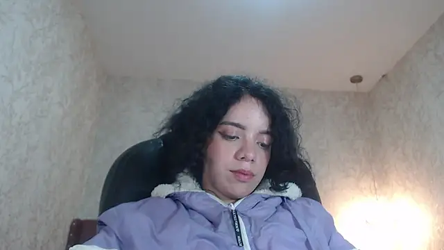 Snapshot of EmmaCowperr chatting on 01.11.25 EmmaCowperr online show from 01.11.25