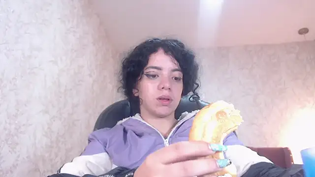 Snapshot of EmmaCowperr chatting on 01.13.25 EmmaCowperr online show from 01.13.25