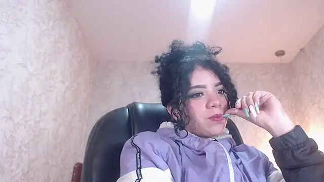 Snapshot of EmmaCowperr chatting on 01.13.25 EmmaCowperr online show from 01.13.25