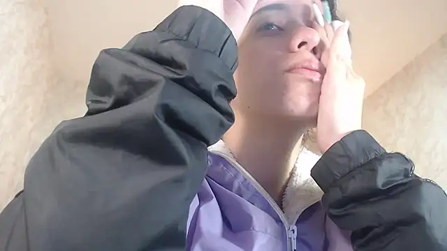 Snapshot of EmmaCowperr chatting on 01.14.25 EmmaCowperr online show from 01.14.25