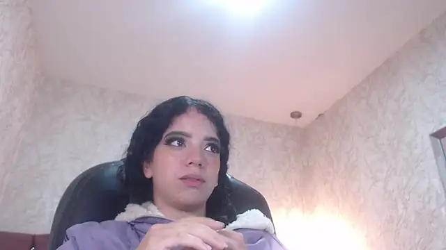 Snapshot of EmmaCowperr chatting on 01.14.25 EmmaCowperr online show from 01.14.25