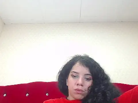 Snapshot of EmmaCowperr chatting on 02.04.25 EmmaCowperr online show from 02.04.25