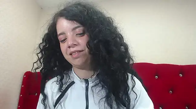 Snapshot of EmmaCowperr chatting on 02.05.25 EmmaCowperr online show from 02.05.25