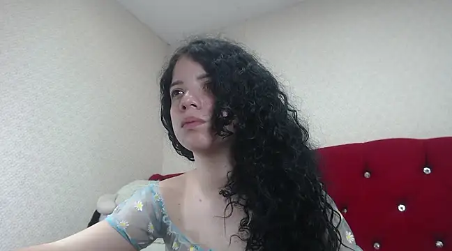 Snapshot of EmmaCowperr chatting on 02.11.25 EmmaCowperr online show from 02.11.25