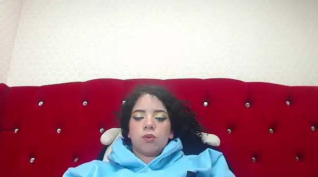 Snapshot of EmmaCowperr chatting on 02.11.25 EmmaCowperr online show from 02.11.25