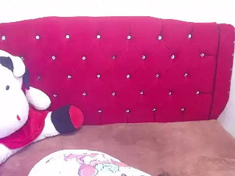 Snapshot of EmmaCowperr chatting on 02.13.25 EmmaCowperr online show from 02.13.25