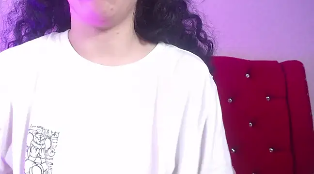 Snapshot of EmmaCowperr chatting on 02.13.25 EmmaCowperr online show from 02.13.25